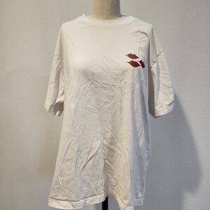 Uniqlo White Tee with Red Lips Graphic